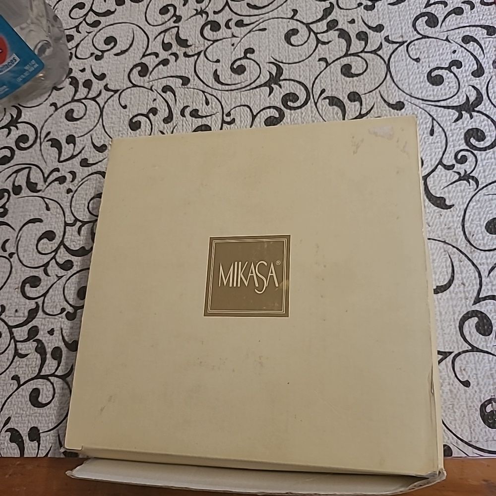Mikasa Holiday  Elegance Plate